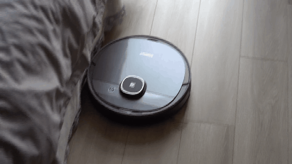 图片包含 室内, 地板, 床, 就坐描述已自动生成