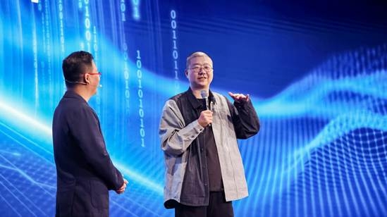 GUY_5468-202411011059116234-61835469290dd-54672572-领导特邀嘉宾-1