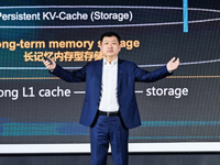 华为周跃峰谈AI存储创新