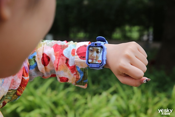 ֵX5ͯ绰ֱ飺AI˫ͷӳ֣ͯȫֳɳ