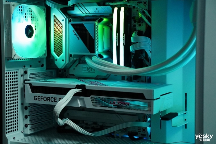 ᳱҸ»ѡiGame GeForce RTX 4060 Ultra W OC 8GBԿ׷