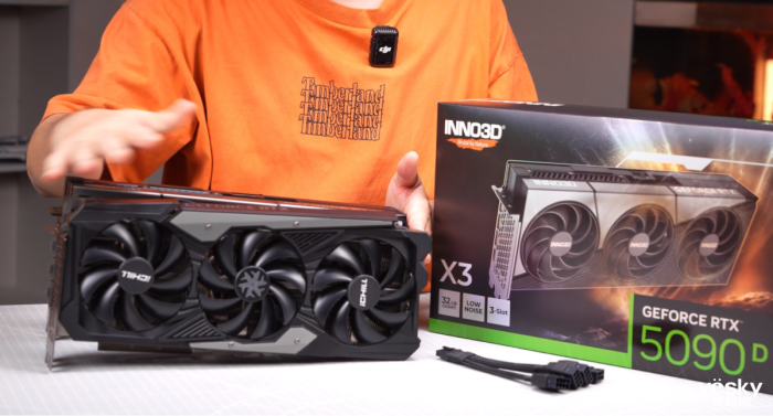 ӳ�� Ӣΰ�� RTX5090D���䣡׼��1200W��Դ������