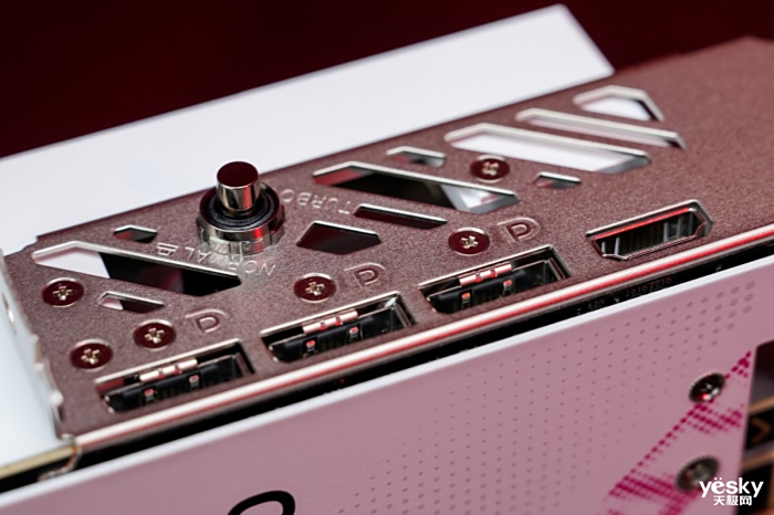 ����2Kͨ�� �ֿ�4K���� iGame GeForce RTX 5070 Ti Ultra W OC����