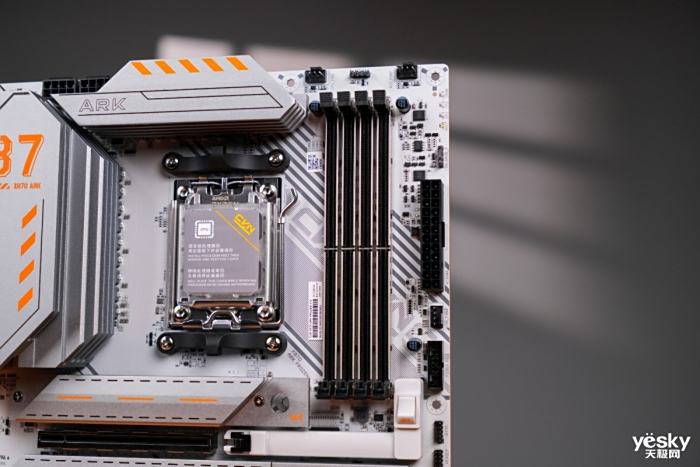 Ӳ�ɵ羺��߶�AMD���� �߲ʺ�CVN X870 ARK FROZEN V14������������