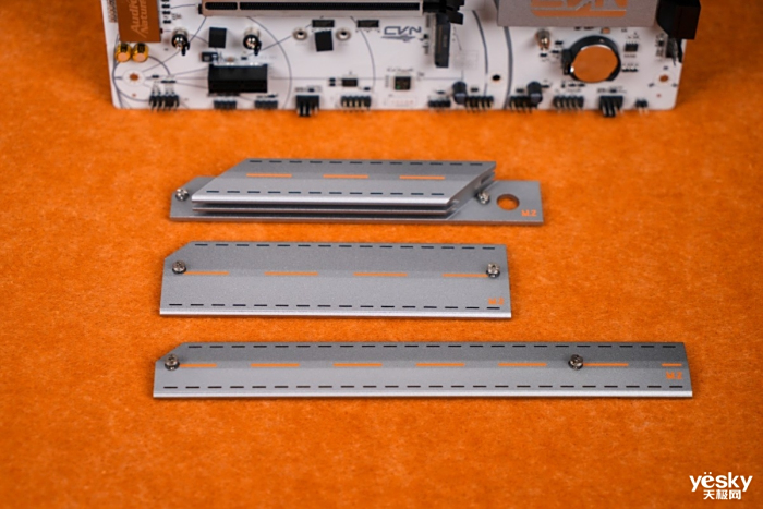 Ӳ�ɵ羺��߶�AMD���� �߲ʺ�CVN X870 ARK FROZEN V14������������